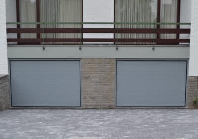 Deux portes de garage grises - Geronnez